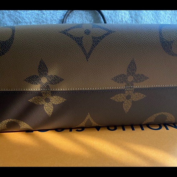 SOLD!! Louis Vuitton OnTheGo GM tote - Picture 7 of 9
